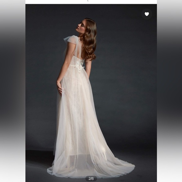 Beautiful wedding dress - Picture 2 of 7